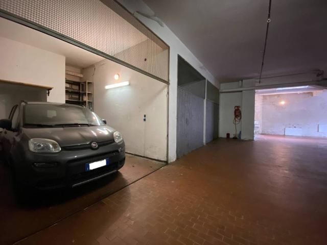 Box in vendita a Centro Ovest, Serra Riccò