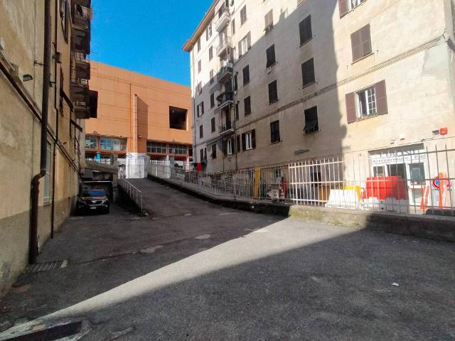 Box in vendita a Marassi, Genova