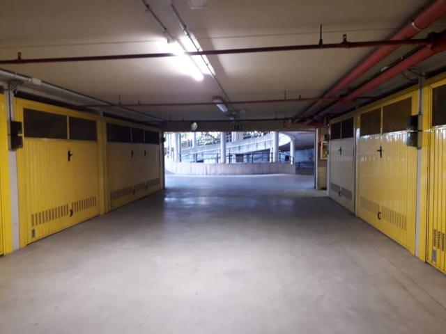 Box in vendita a Centro Est, Serra Riccò