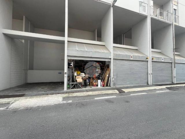 Box in vendita a Ponente, Serra Riccò