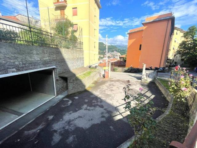 Box in vendita a Borgo, Genova