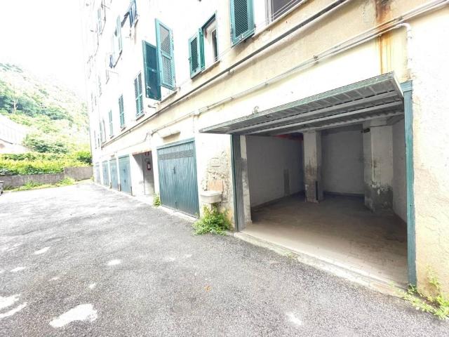 Box in vendita a Bolzaneto, Genova