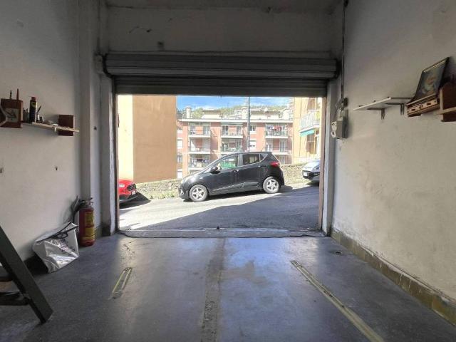 Box in vendita a Centro Est, Serra Riccò