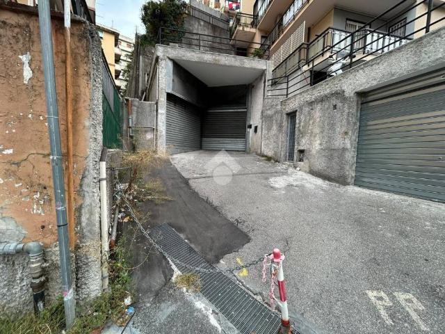 Box in vendita a San Pantaleo, Genova
