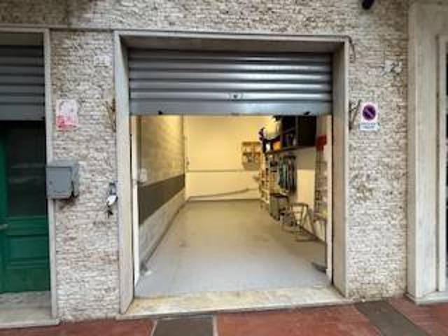 Box in vendita a Ponente, Serra Riccò