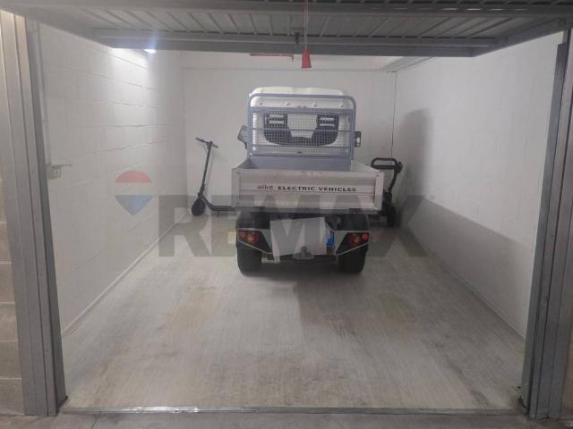 Box in vendita a Medio Ponente, Serra Riccò
