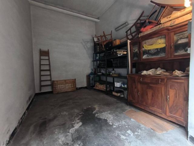 Box in vendita a Medio Ponente, Serra Riccò