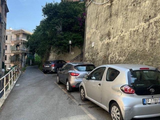 Box in vendita a Centro Ovest, Serra Riccò