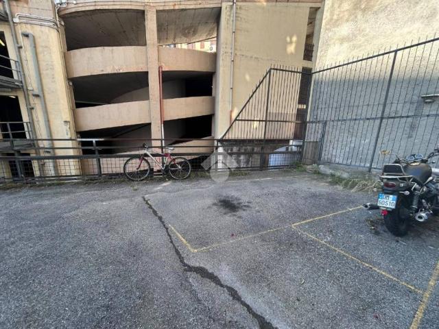 Box in vendita a San Pantaleo, Genova
