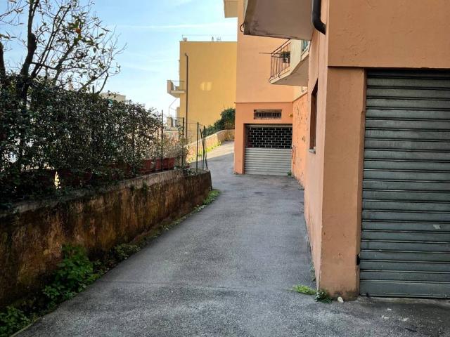 Box in vendita a Bassa Val Bisagno, Serra Riccò