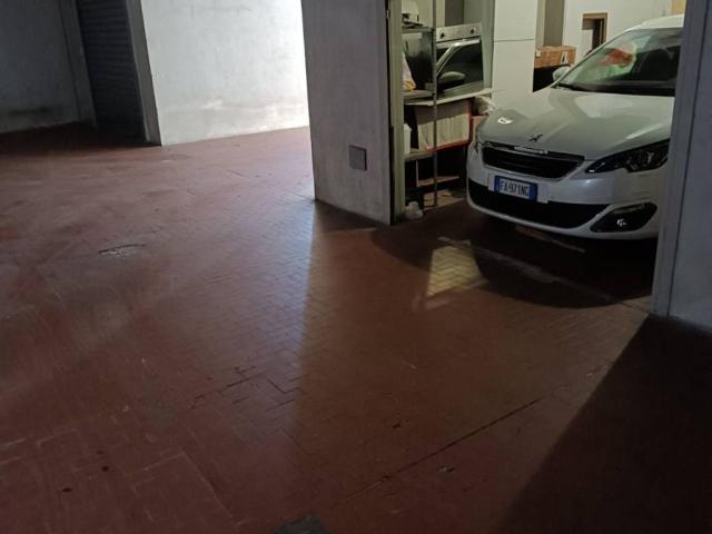 Box in vendita a Ponente, Serra Riccò