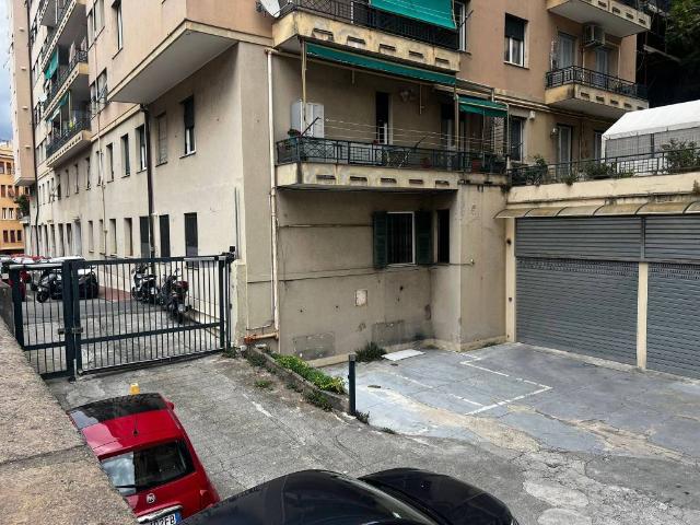 Box in vendita a San Fruttuoso, Genova