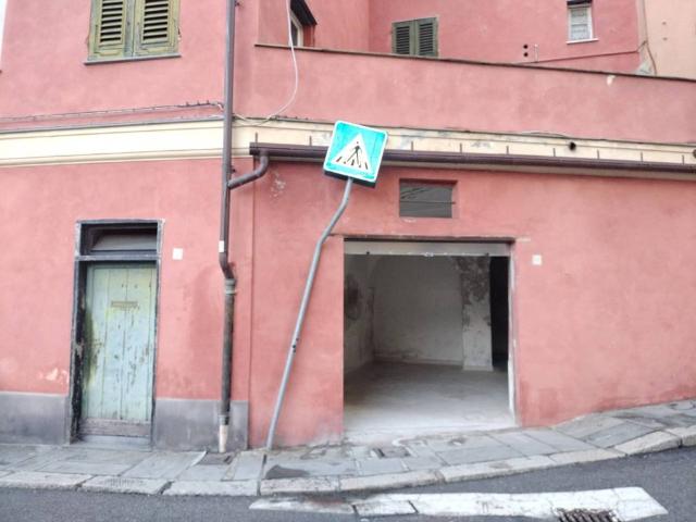 Box in vendita a Ponente, Serra Riccò