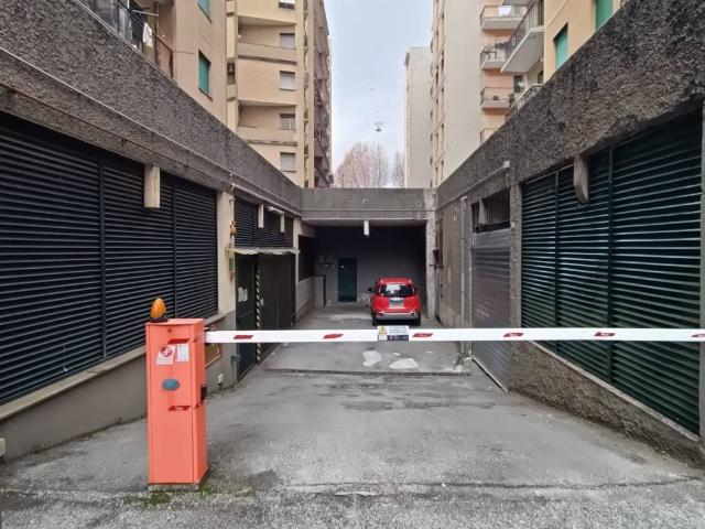 Box in vendita a Medio Ponente, Serra Riccò