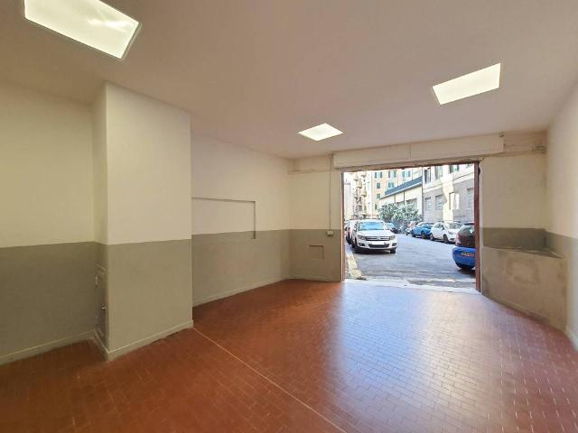 Box in vendita a Centro Ovest, Serra Riccò