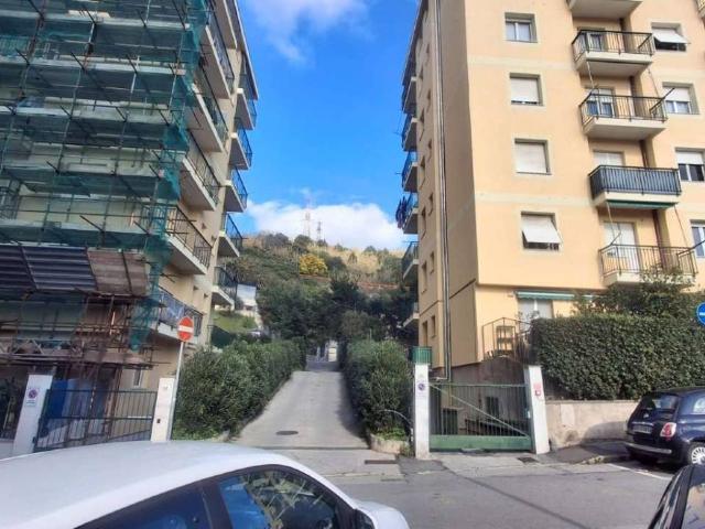Box in vendita a Medio Ponente, Serra Riccò