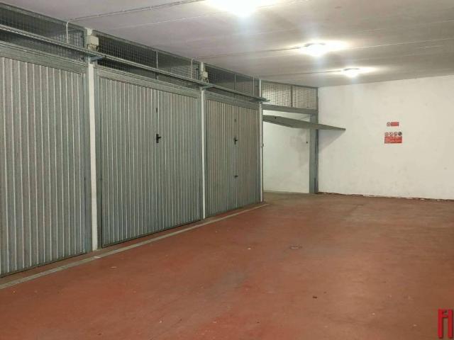 Box in vendita a Medio Ponente, Serra Riccò