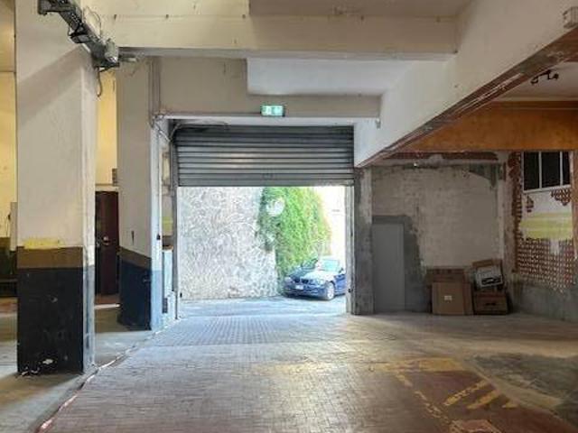 Box in vendita a San Pantaleo, Genova