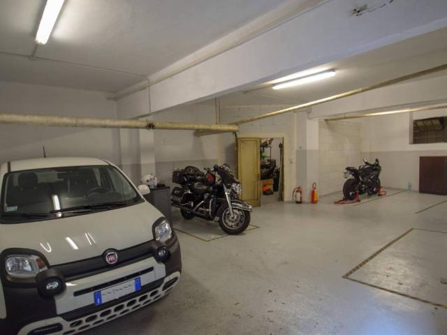 Box in vendita a Ponente, Serra Riccò