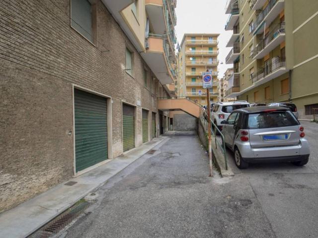 Box in vendita a Ponente, Serra Riccò