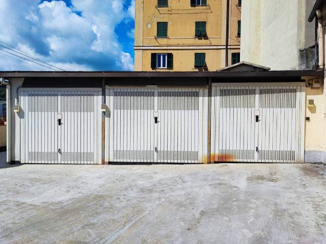 Box in vendita a Centro Ovest, Serra Riccò