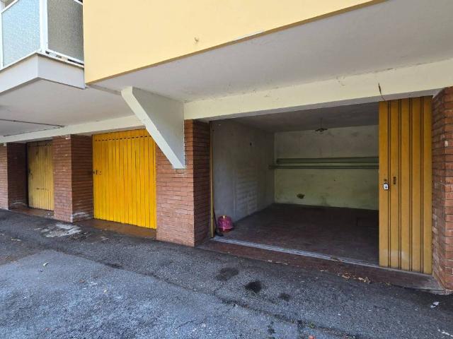 Box in vendita a Levante, Serra Riccò