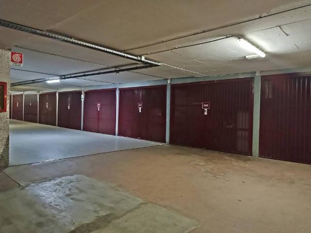 Box in vendita a Levante, Serra Riccò