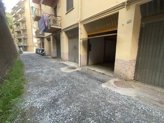 Box in vendita a Ponente, Serra Riccò