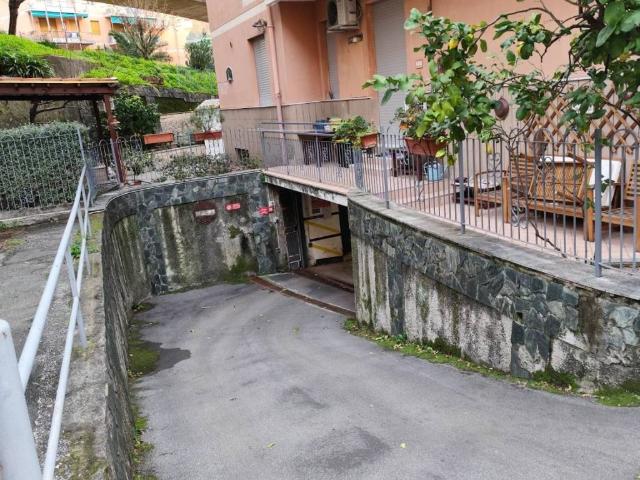 Box in vendita a Ponente, Serra Riccò