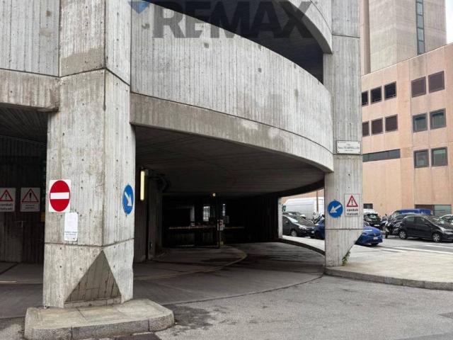 Box in vendita a Centro Ovest, Serra Riccò