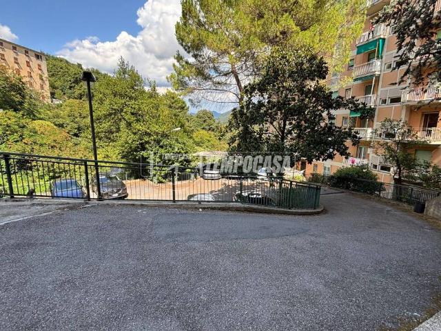 Box in vendita a San Pantaleo, Genova