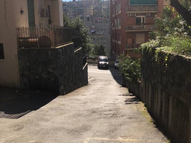 Box in vendita a Centro Ovest, Serra Riccò