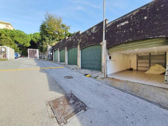 Box in vendita a Belvedere, Genova