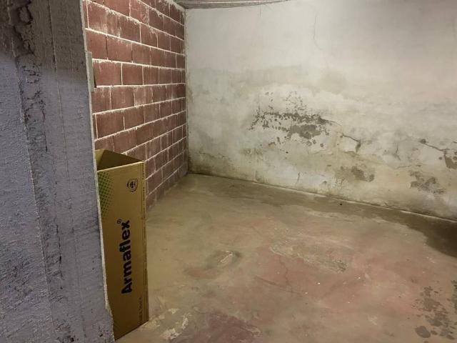 Box in vendita a Medio Ponente, Serra Riccò