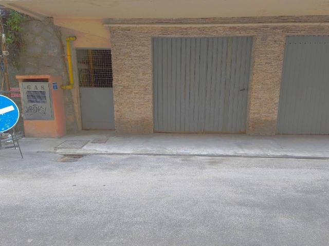 Box in vendita a Levante, Serra Riccò
