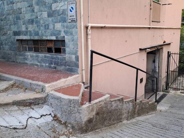 Box in vendita a Medio Ponente, Serra Riccò