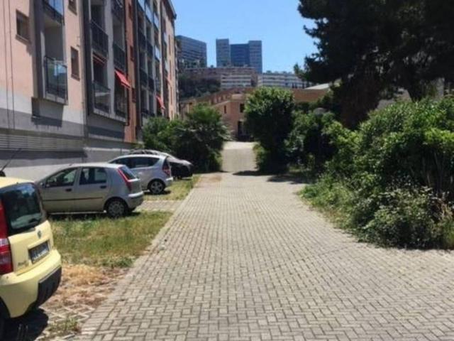Box in vendita a Medio Ponente, Serra Riccò