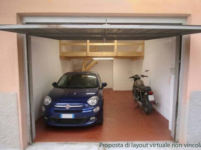 Box in vendita a Centro Est, Serra Riccò