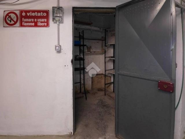 Box in vendita a Rivarolo, Genova