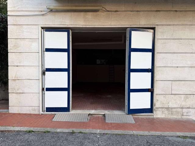 Box in vendita a Medio Levante, Serra Riccò