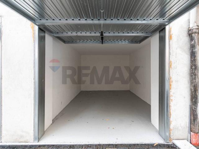 Box in vendita a Medio Ponente, Serra Riccò