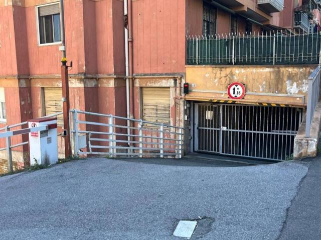 Box in vendita a Medio Ponente, Serra Riccò