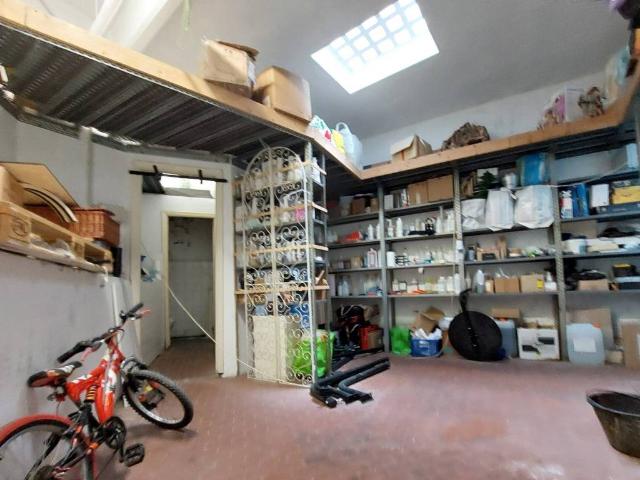 Box in vendita a Centro Ovest, Serra Riccò