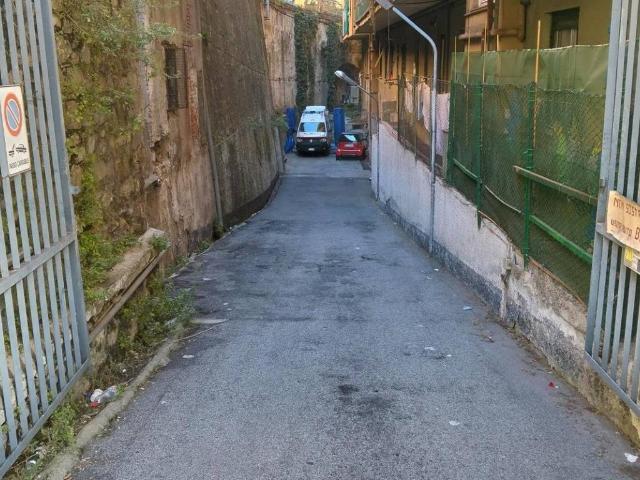 Box in vendita a San Pantaleo, Genova
