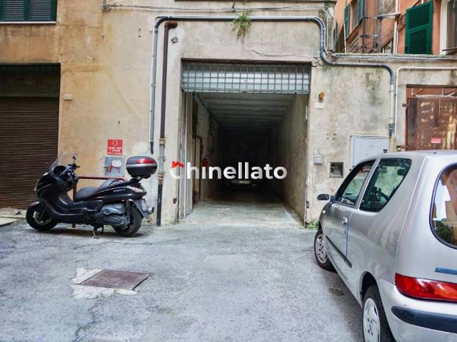 Box in vendita a Centro Est, Serra Riccò