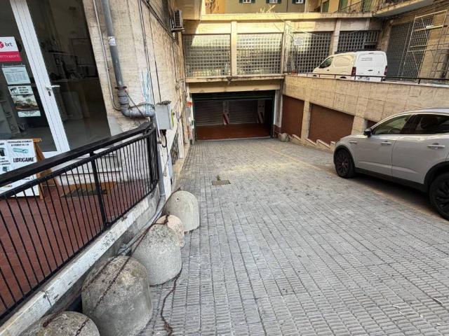 Box in vendita a Centro Ovest, Serra Riccò