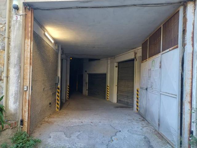 Box in vendita a Levante, Serra Riccò