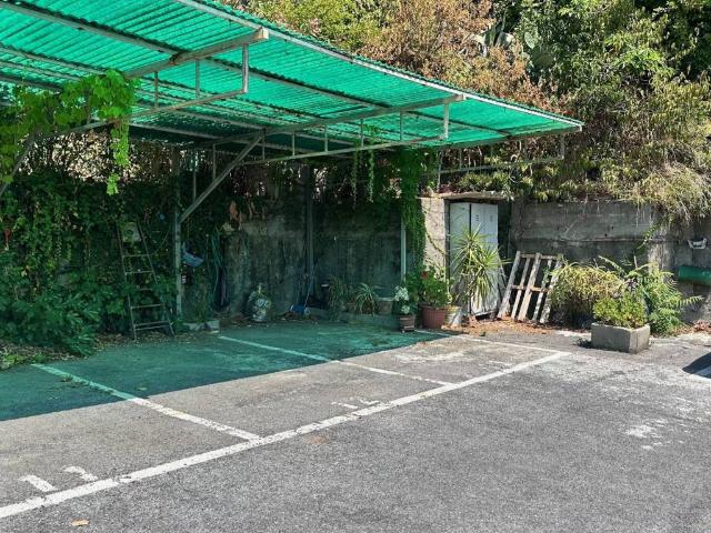 Box in vendita a Centro Ovest, Serra Riccò