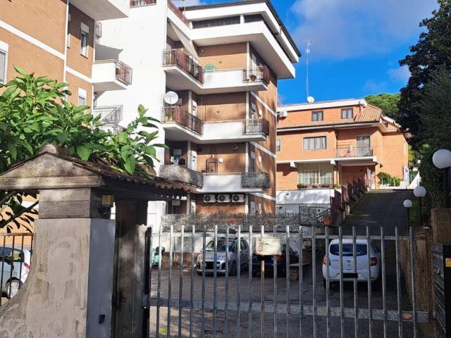Box in vendita a Ville di Nemi, Roma Capitale