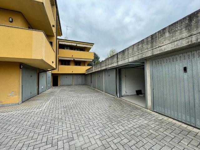 Box in vendita a Gerenzano, Lombardia
